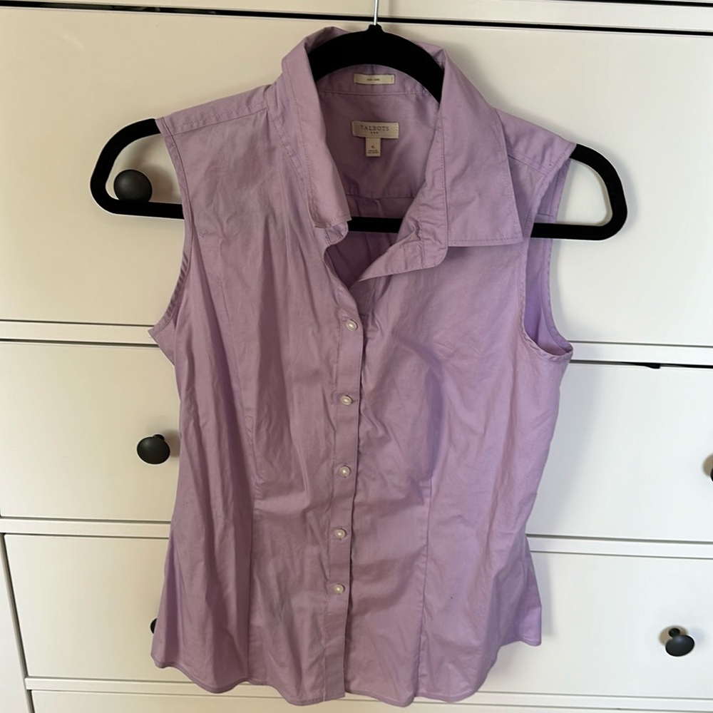 Talbots like new button down size 6 light purple blouse